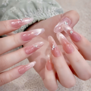 glass-rose-ombre-ngel-mit-kristall-glanz-in-rostock-die-neue-ra-der-luxus-nagelkunst-bei-ruby-nails
