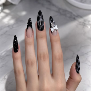 nageldesigns-in-schwarz-eleganz-stil-trend-2026-bei-rubynails-rostock