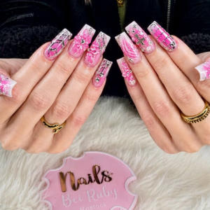 pink-luxury-statement-ngel-mit-strass-mustern-und-3d-details-extravagante-design-nail-art-2026