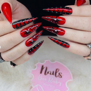 red-venom-nails-dramatisches-luxus-nageldesign-mit-spider-pattern-bei-rubynails-rostock