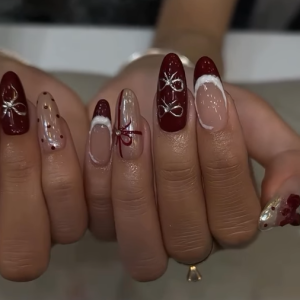 weihnachtsngel-2025-trend-bordeaux-rot-nude-geschenk-schleifen