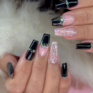 schwarze-glamour-ngel-2026-elegantes-nageldesign-mit-glitter-und-strass