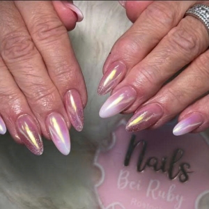 nude-ombre-gel-ngel-der-elegante-herbsttrend-2025-bei-nails-bei-ruby-rostock