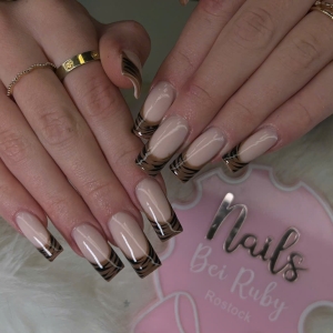 zebra-chic-nude-eleganz-der-trend-2025-bei-nails-bei-ruby-rostock