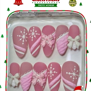 ruby-christmas-nails-2025-se-wintertrume-in-rosa-bei-ruby-nails-rostock