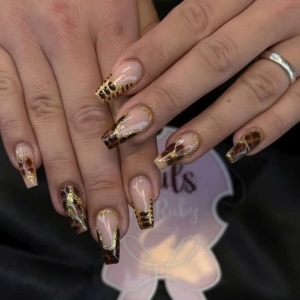golden-leopard-glam-herbstwinter-nails-2025-bei-ruby-nails-rostock
