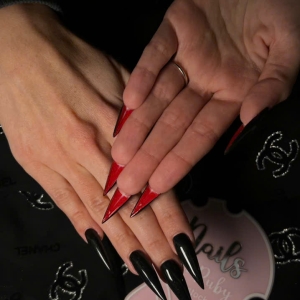 black-red-devil-claws-halloween-nails-2025-bei-ruby-nails-rostock