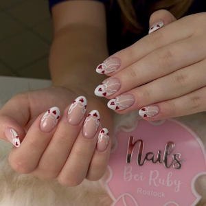 romantische-winterngel-2025-elegante-french-hearts-bei-ruby-nails-rostock