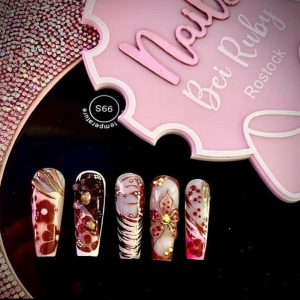 winter-nails-2025-luxus-wrme-und-glanz-bei-nails-bei-ruby-rostock