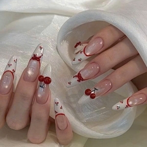 cherry-nails-2025-elegante-verspielte-nagelkunst-in-rot-wei