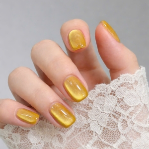 goldene-metallic-ngel-elegantes-nageldesign-fr-luxurise-manikre