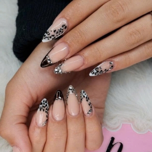 leopard-french-ngel-mit-strasssteinen-extravagantes-nude-schwarz-nageldesign-2026